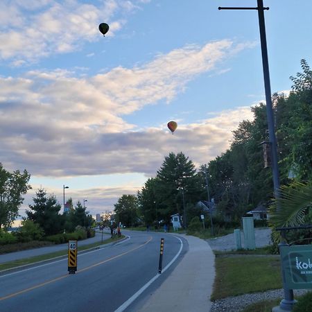 Kokomo INN Bed&Breakfast Ottawa-Gatineau's Only Tropical Riverfront B&B on the National Capital Cycling Pathway Route Verte #1 - for Adults Only - Chambre d'hôtes tropical aux berges des Outaouais BnB #17542O Exterior foto