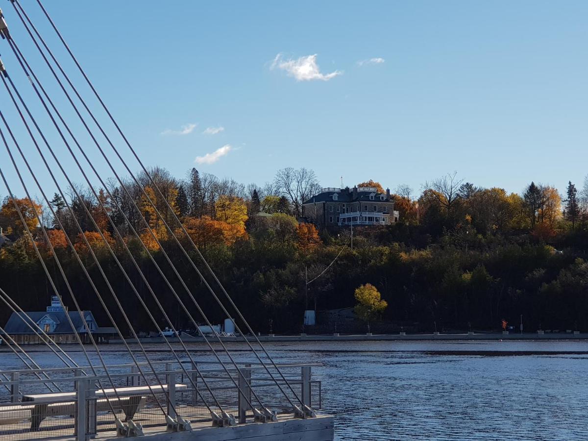 Kokomo INN Bed&Breakfast Ottawa-Gatineau's Only Tropical Riverfront B&B on the National Capital Cycling Pathway Route Verte #1 - for Adults Only - Chambre d'hôtes tropical aux berges des Outaouais BnB #17542O Exterior foto