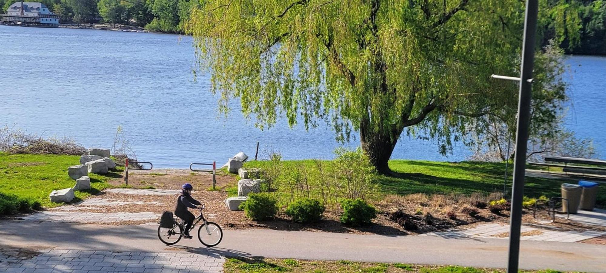 Kokomo INN Bed&Breakfast Ottawa-Gatineau's Only Tropical Riverfront B&B on the National Capital Cycling Pathway Route Verte #1 - for Adults Only - Chambre d'hôtes tropical aux berges des Outaouais BnB #17542O Exterior foto