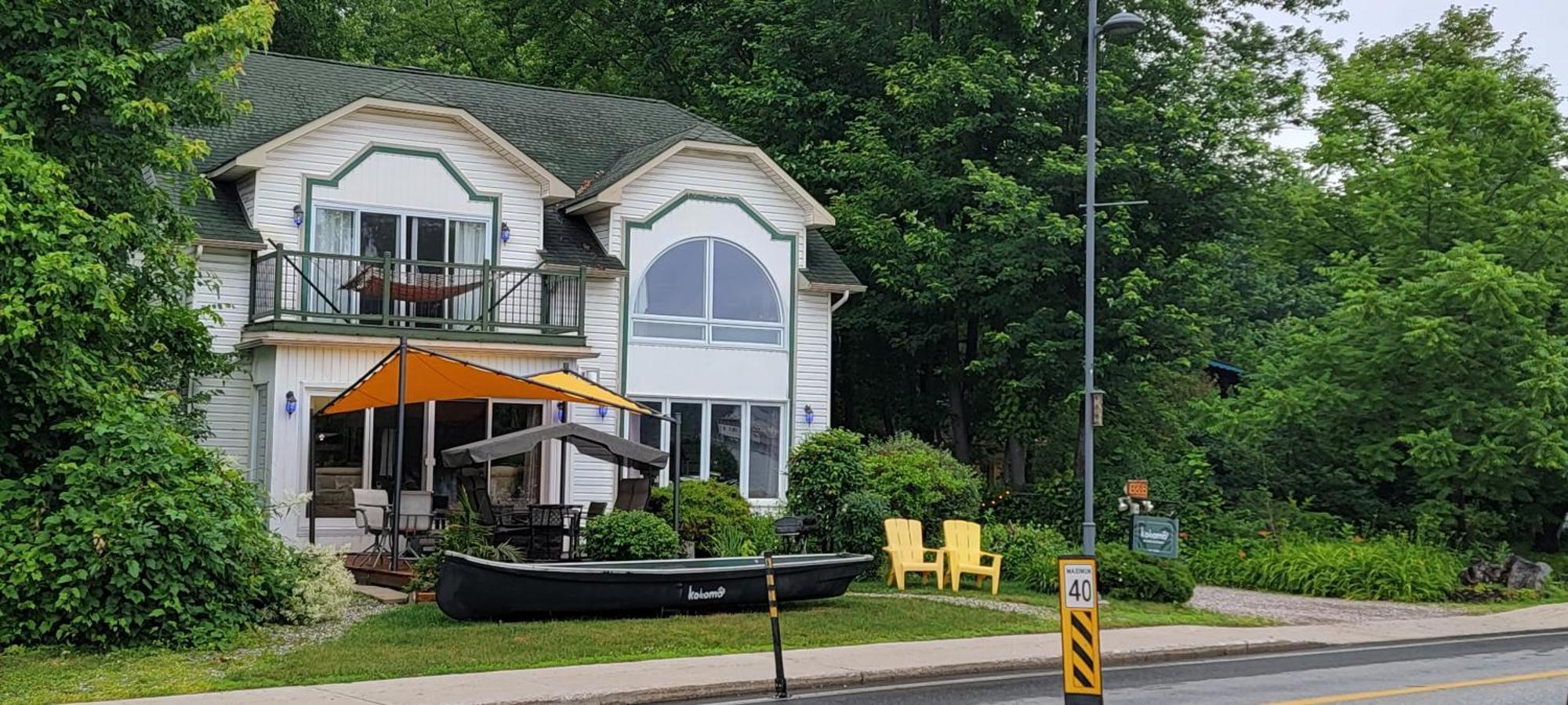 Kokomo INN Bed&Breakfast Ottawa-Gatineau's Only Tropical Riverfront B&B on the National Capital Cycling Pathway Route Verte #1 - for Adults Only - Chambre d'hôtes tropical aux berges des Outaouais BnB #17542O Exterior foto