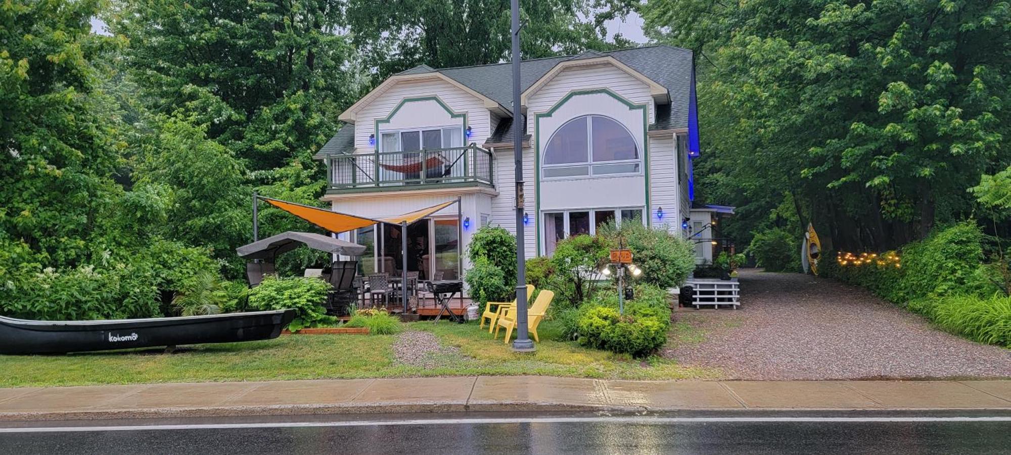 Kokomo INN Bed&Breakfast Ottawa-Gatineau's Only Tropical Riverfront B&B on the National Capital Cycling Pathway Route Verte #1 - for Adults Only - Chambre d'hôtes tropical aux berges des Outaouais BnB #17542O Exterior foto