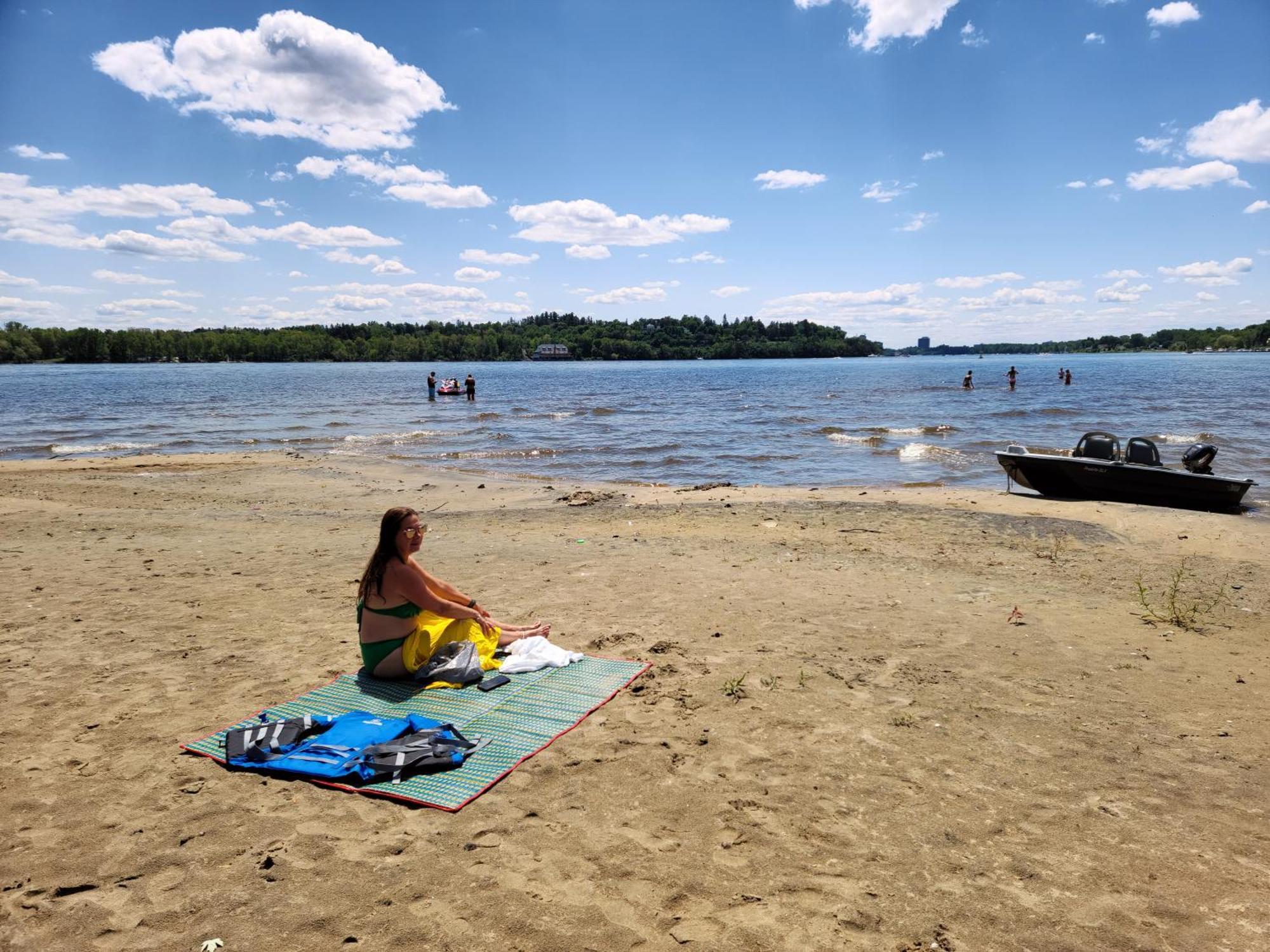 Kokomo INN Bed&Breakfast Ottawa-Gatineau's Only Tropical Riverfront B&B on the National Capital Cycling Pathway Route Verte #1 - for Adults Only - Chambre d'hôtes tropical aux berges des Outaouais BnB #17542O Exterior foto