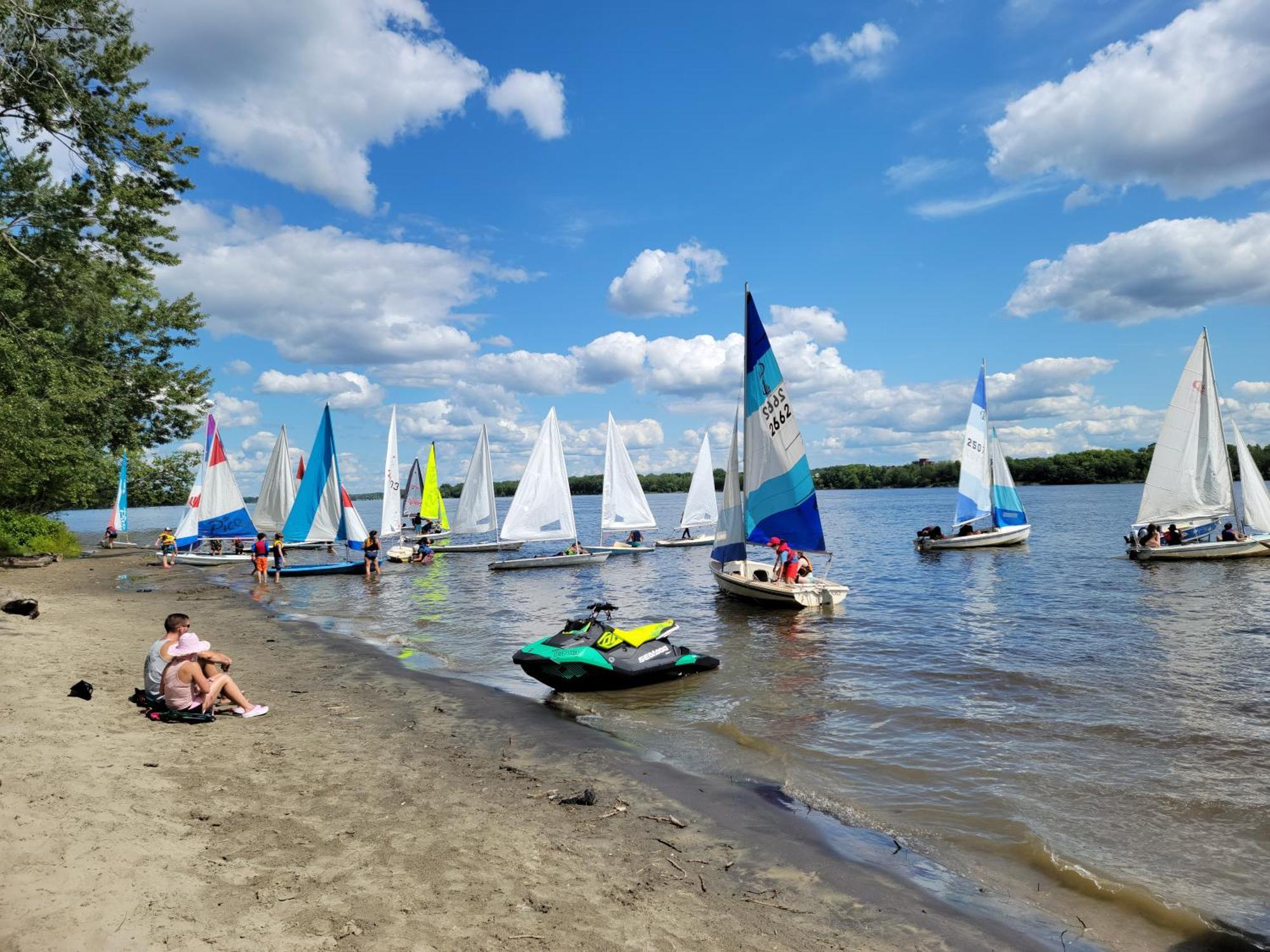 Kokomo INN Bed&Breakfast Ottawa-Gatineau's Only Tropical Riverfront B&B on the National Capital Cycling Pathway Route Verte #1 - for Adults Only - Chambre d'hôtes tropical aux berges des Outaouais BnB #17542O Exterior foto