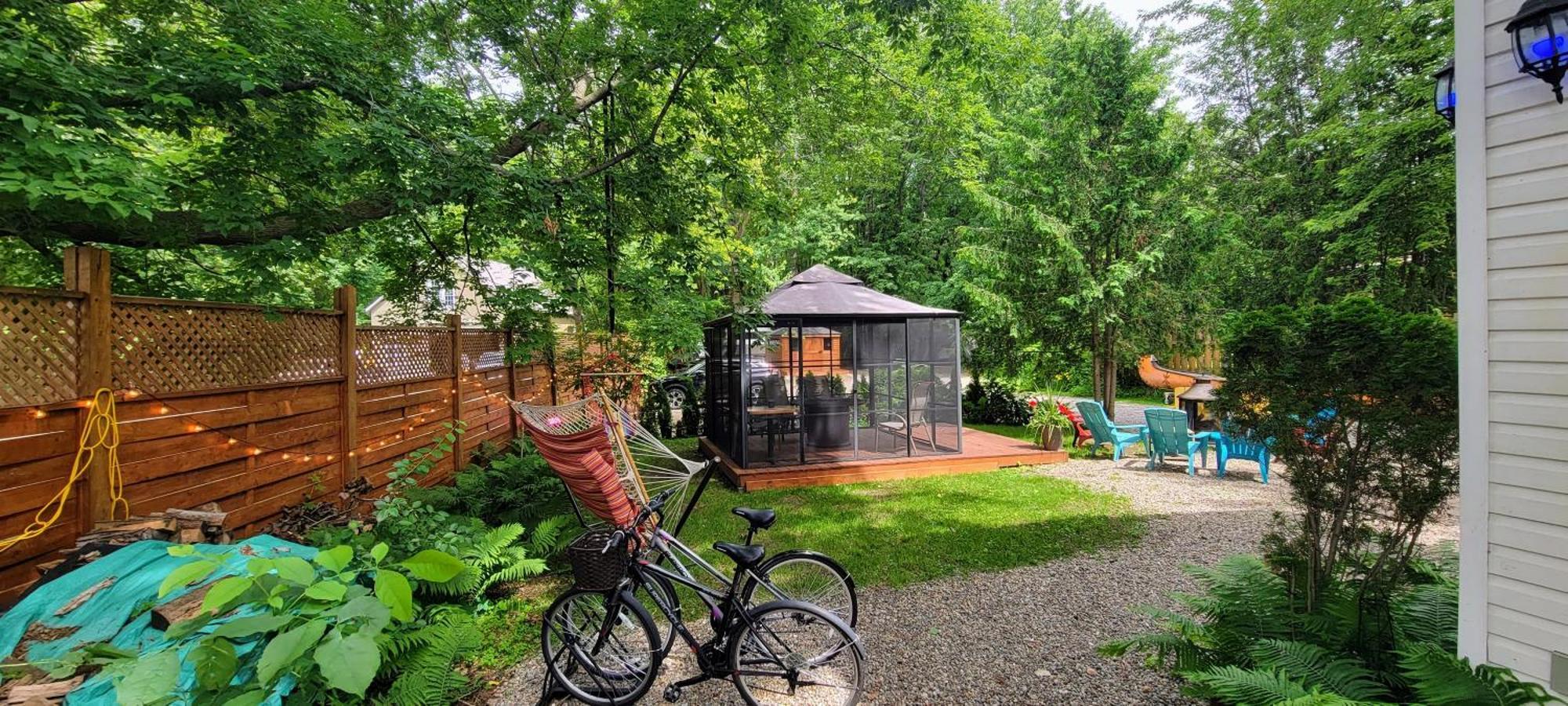 Kokomo INN Bed&Breakfast Ottawa-Gatineau's Only Tropical Riverfront B&B on the National Capital Cycling Pathway Route Verte #1 - for Adults Only - Chambre d'hôtes tropical aux berges des Outaouais BnB #17542O Exterior foto