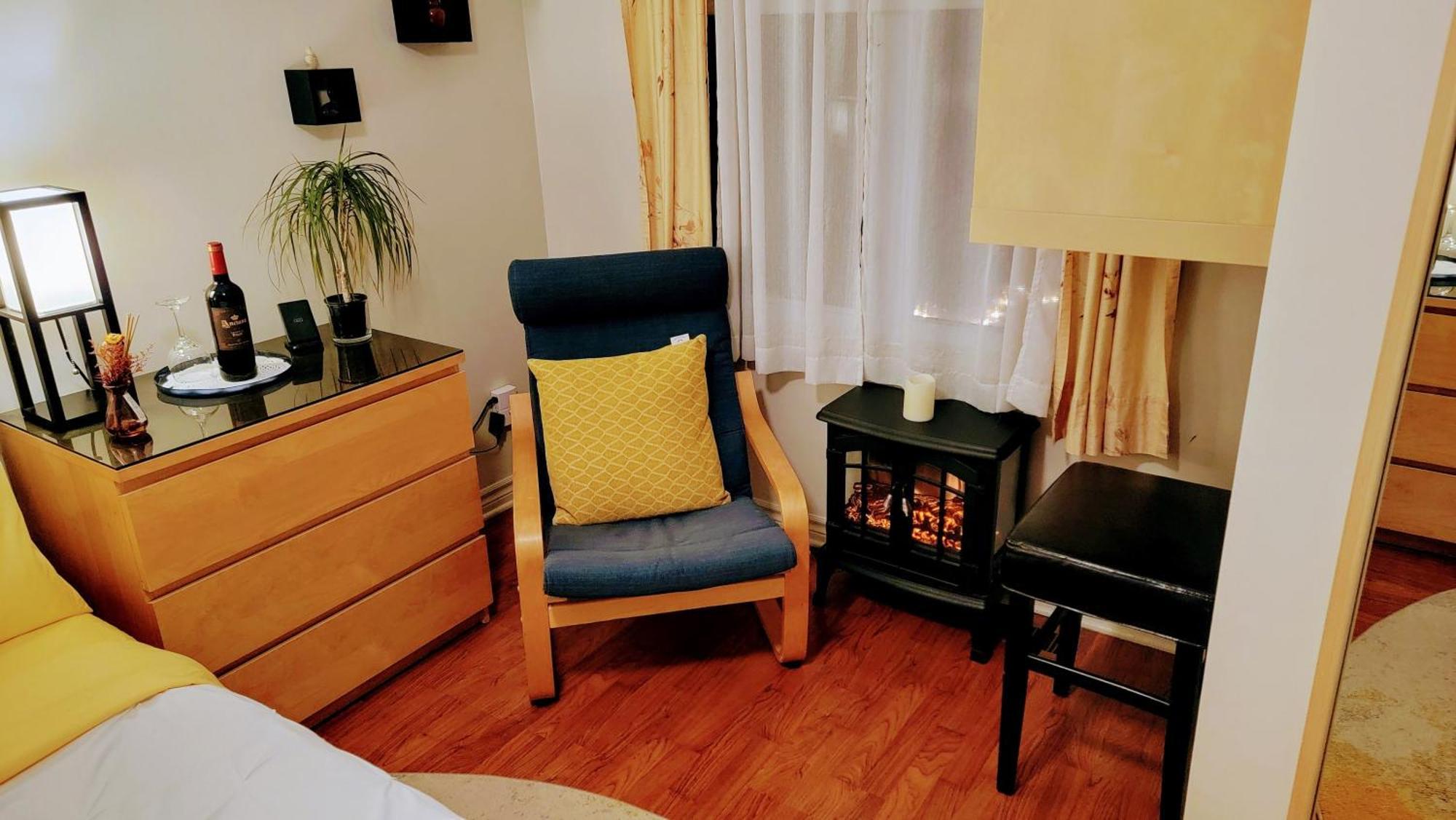 Kokomo INN Bed&Breakfast Ottawa-Gatineau's Only Tropical Riverfront B&B on the National Capital Cycling Pathway Route Verte #1 - for Adults Only - Chambre d'hôtes tropical aux berges des Outaouais BnB #17542O Quarto foto